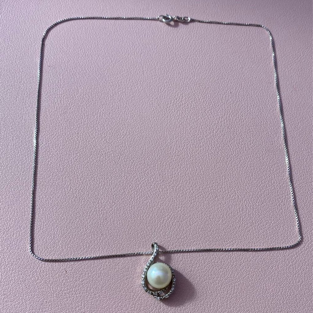 Sterling Silver Necklace with Pearl Pendant
